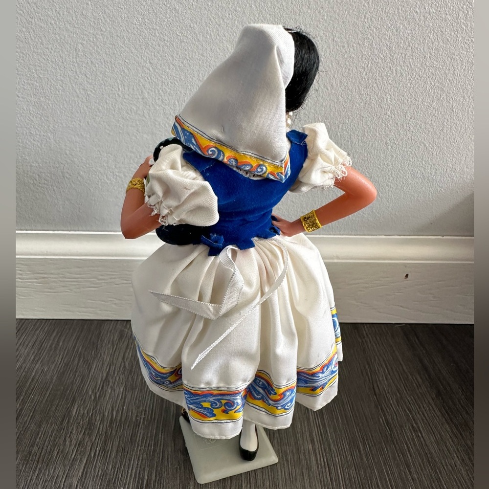 Authentic Spain doll in authentic dress - new and never used - Picture 2 of 4